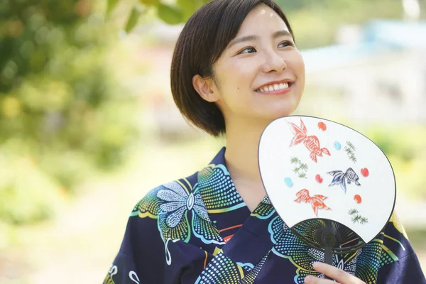 Unga Asiatiska Kvinnor Kimono Tanabatafestivalen Japan — Stockfoto