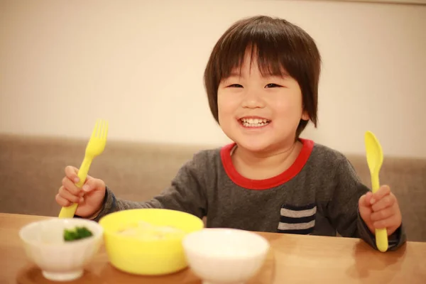 Carino Bambino Mangiare Pasto Gustoso Casa — Foto Stock