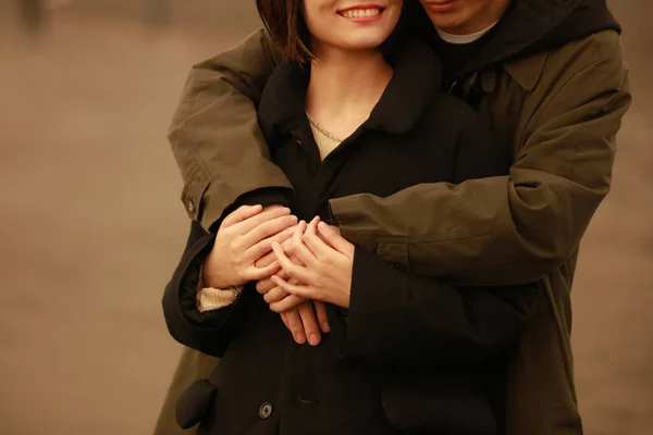 Jong Aziatisch Paar Man Vrouw Buiten — Stockfoto