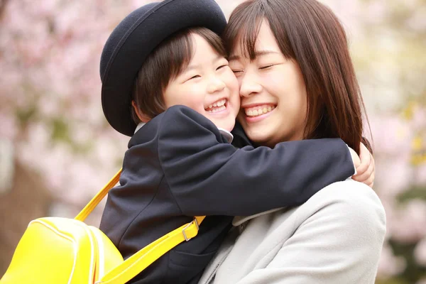 Retrato Una Feliz Madre Asiática Hijo —  Fotos de Stock