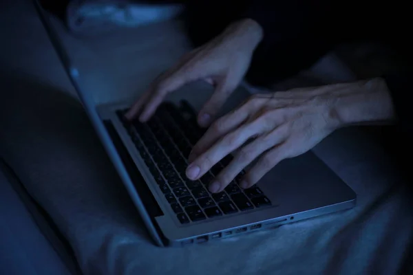 Close View Young Man Using Laptop Computer Late Night — Stock Photo, Image