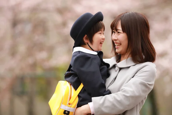 Porträt Einer Glücklichen Asiatischen Mutter Und Ihres Kindes — Stockfoto
