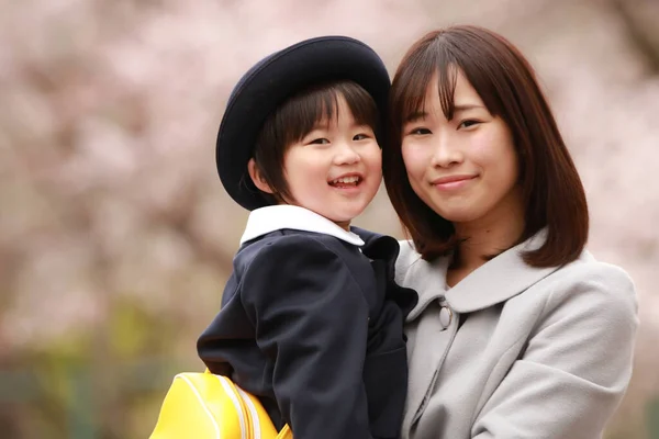 Retrato Una Feliz Madre Asiática Hijo —  Fotos de Stock