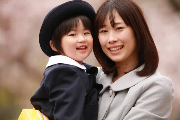 Retrato Una Feliz Madre Asiática Hijo —  Fotos de Stock