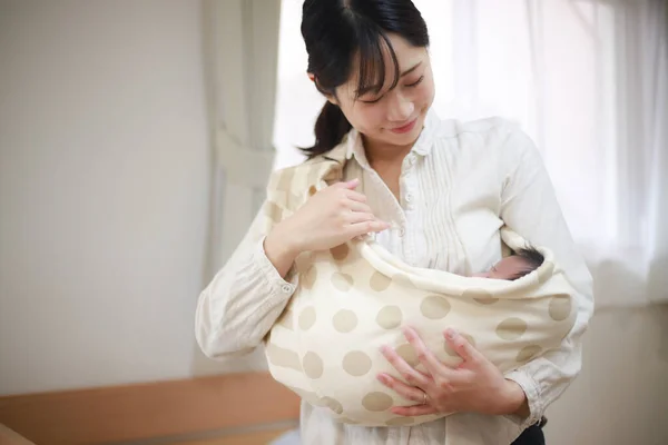 Imagem Bebê Recém Nascido Adormecido Mãe — Fotografia de Stock