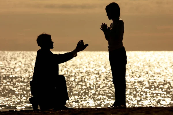Ένας Νεαρός Ασιάτης Ζήτησε Από Την Κοπέλα Του Τον Παντρευτεί — Φωτογραφία Αρχείου