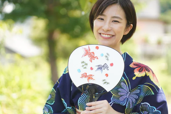 Unga Asiatiska Kvinnor Kimono Tanabatafestivalen Japan — Stockfoto