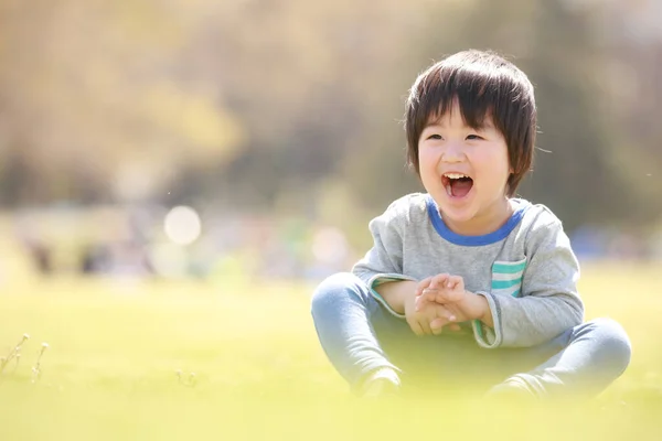 Potret Bahagia Anak Jepang Taman Musim Panas — Stok Foto