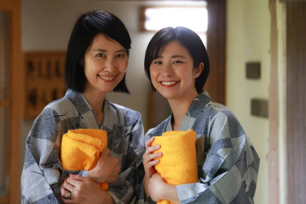 Portrait Chinese Women Towels — Stock Photo, Image