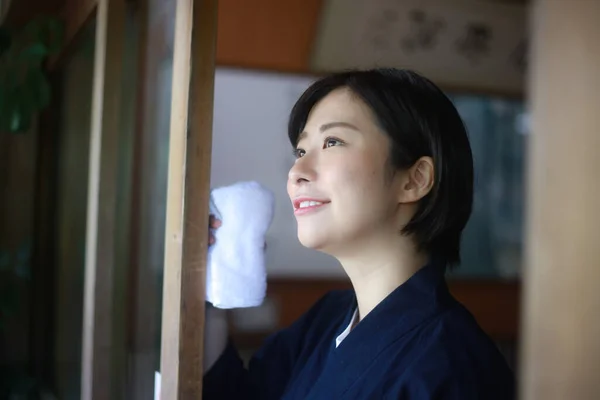 Portrait Beautiful Woman Cleaning Window — Stock Photo, Image