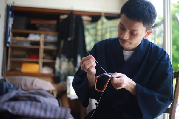 아시안 재봉의 클로즈업 — 스톡 사진