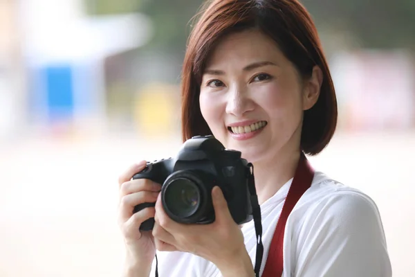 Junge Schöne Asiatische Frau Beim Fotografieren Park — Stockfoto