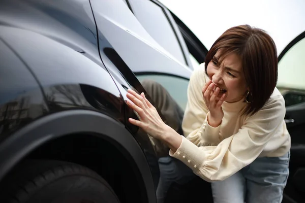 Asian Young Woman Car Accident — Stock Photo, Image