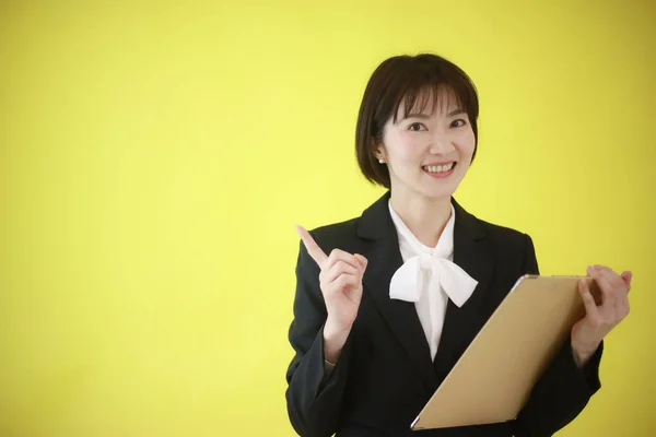 Asian Businesswoman Pointing Finger Isolated Yellow — Stock Photo, Image