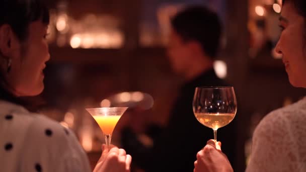 Bere Cocktail Alcolici Bar — Video Stock