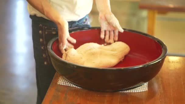 资深亚洲人做面食 — 图库视频影像