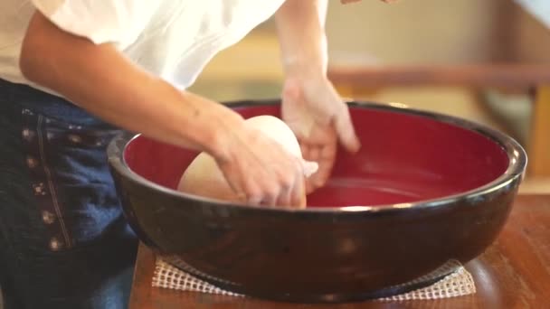 Senior Asiatique Chef Faire Pâte Gros Plan — Video