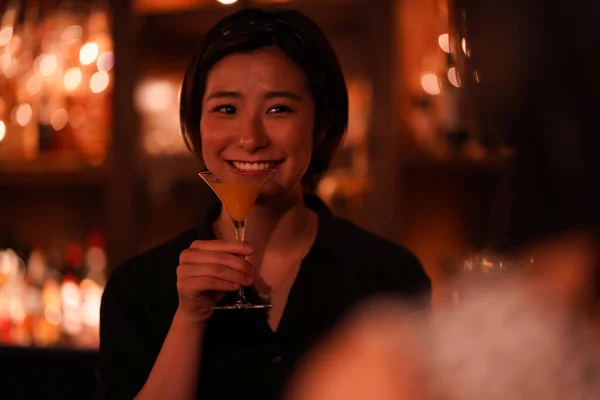 Beautiful Girl Drinking Bar Close — Stock Photo, Image
