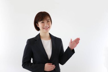 Gülümseyen kadın ofis çalışanı 