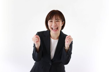 Kadın ofis çalışanı tezahürat yapıyor 