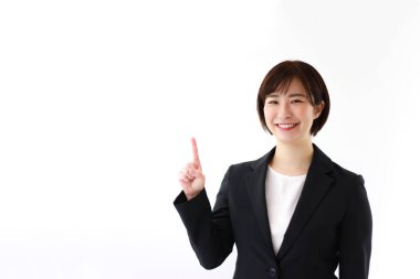 Gülümseyen kadın ofis çalışanı 