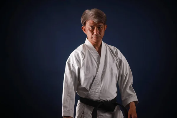 Imagen Hombre Haciendo Karate — Foto de Stock