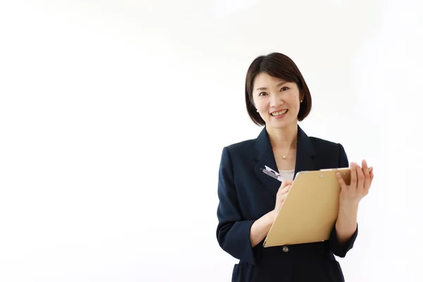 Trabalhadora Escritório Feminina Com Aglutinante — Fotografia de Stock