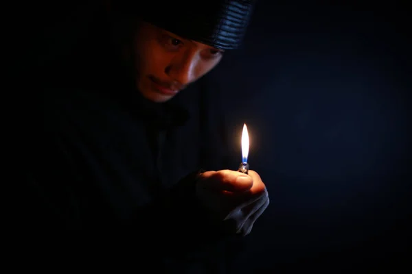 Man Who Ignites Lighter Crime Image — Stock Photo, Image
