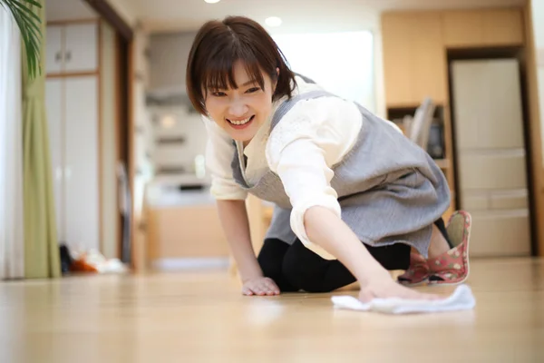 Imagen Una Mujer Haciendo Trapo — Foto de Stock