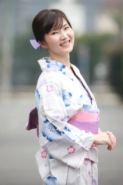 Imagem Uma Mulher Usando Yukata — Fotografia de Stock