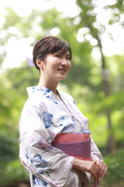 Obraz Kobiety Noszącej Yukata — Zdjęcie stockowe
