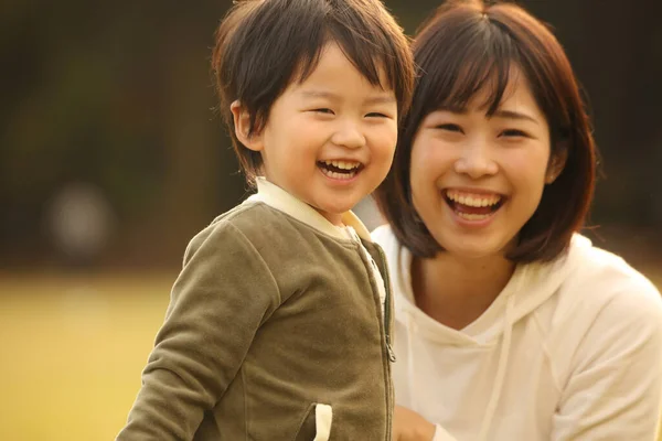 Genitore Sorridente Figlio — Foto Stock