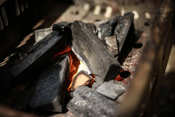 被点燃的木炭图像 — 图库照片