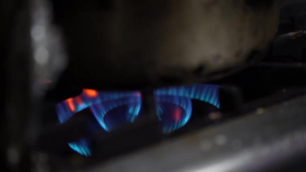 燃气灶上的火势图像 — 图库视频影像
