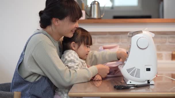 Mother Daughter Using Sewing Machine — Stock Video