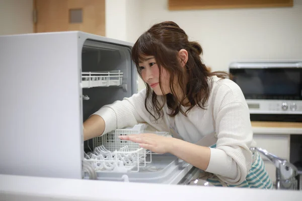 Woman Cleaning Dishwasher — Stock Photo, Image
