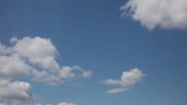 Akan bulutların resmi