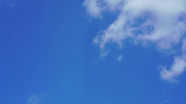 Akan bulutların resmi