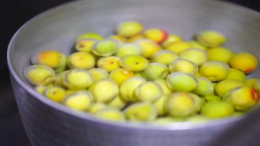 Soaking plums in water
