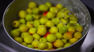 Soaking plums in water
