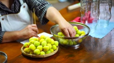 A woman who takes a calyx of plum
