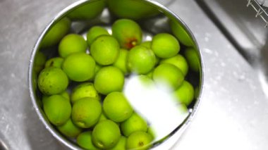 Soaking plums in water
