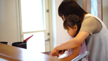 Ebeveyn ve çocuk yemekleri.