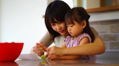 Parents and children who take the calyx of plums