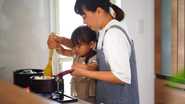 Parents Children Boiling Apples — Video