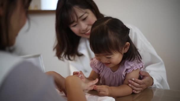 Girl Who Experiences Painting Nails — Vídeo de stock