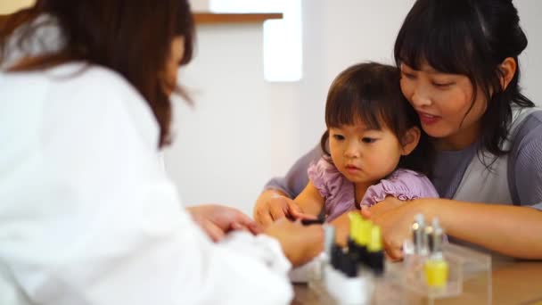 Image Girl Doing Nails — Vídeos de Stock