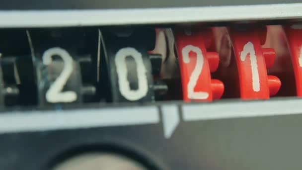 2021 2022 numery liczników nowego roku. Zestaw cyfrowego zegara odliczającego. Liczby koloru czerwonego. — Wideo stockowe