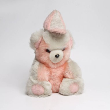 Beyaz arka plan üzerinde izole yumuşak oyuncaklar