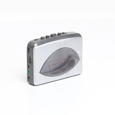 Eski radyo ve ses kaydedici izole edildi